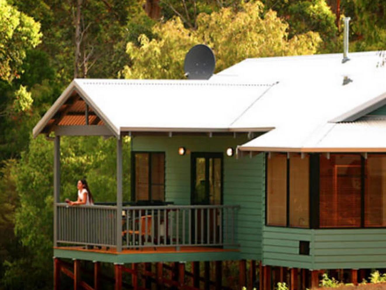 Rainbow Trail Chalets Pemberton Exterior photo